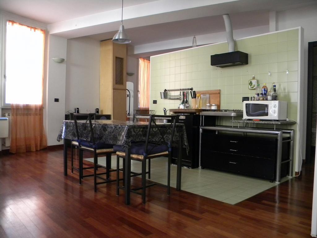 Ampio Open Space In Centro Storico ボローニャ 部屋 写真